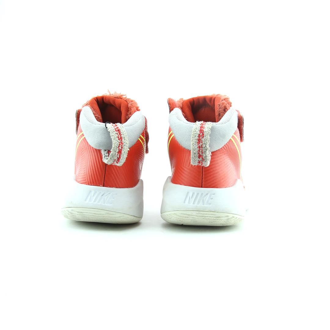 Nike Team Hustle D 9
