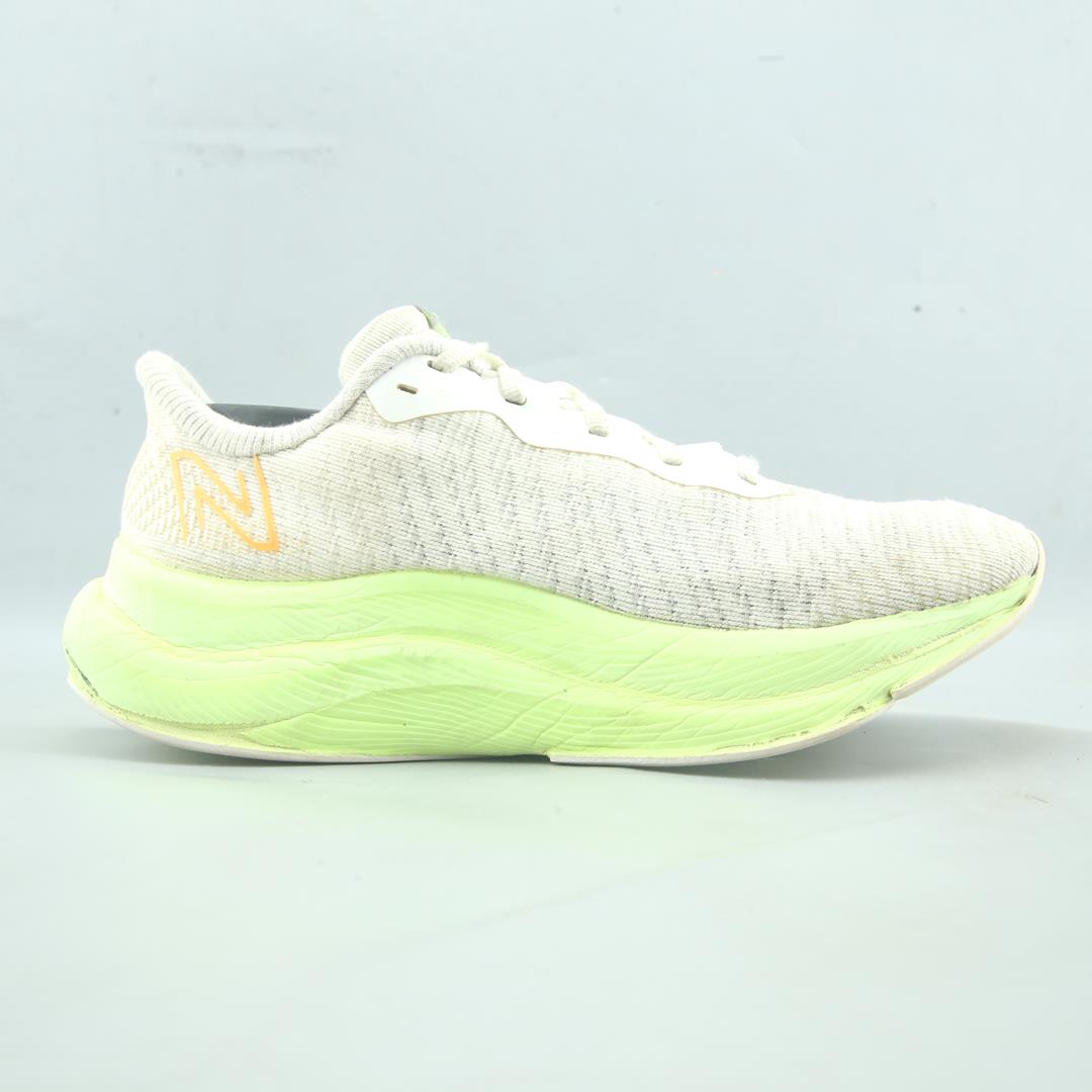 New Balance Fuelcell Propel V4