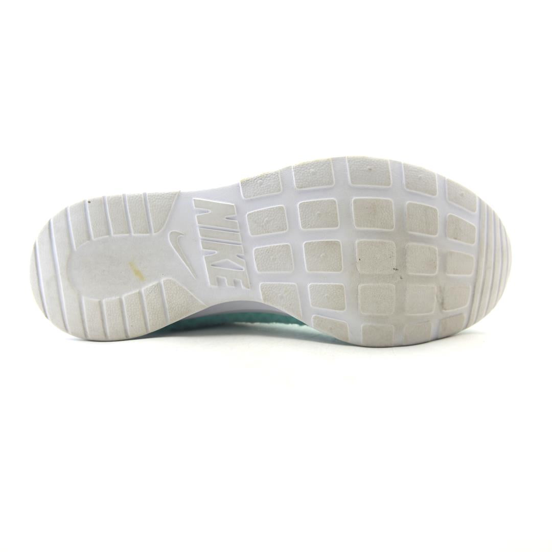 Nike Tanjun
