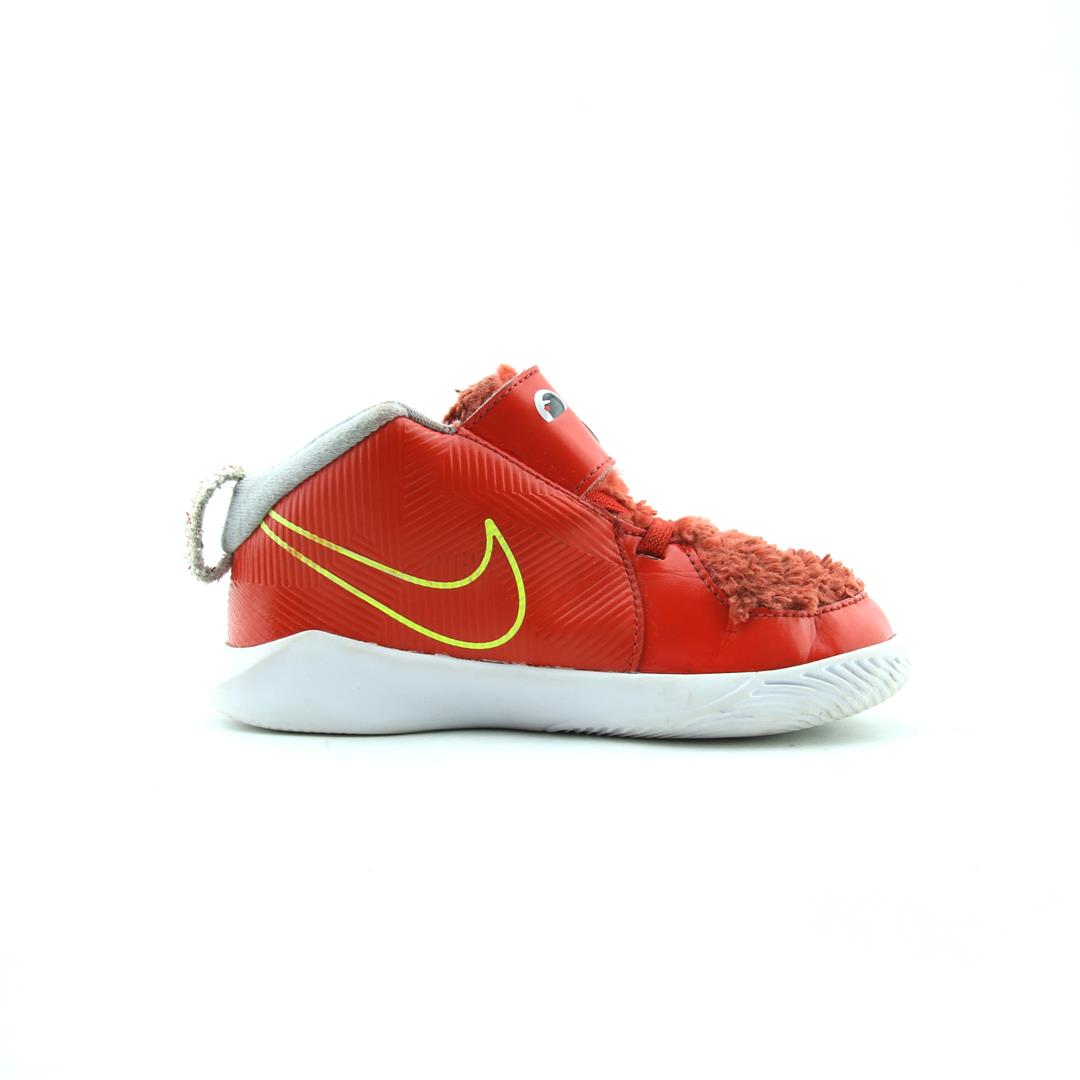 Nike Team Hustle D 9