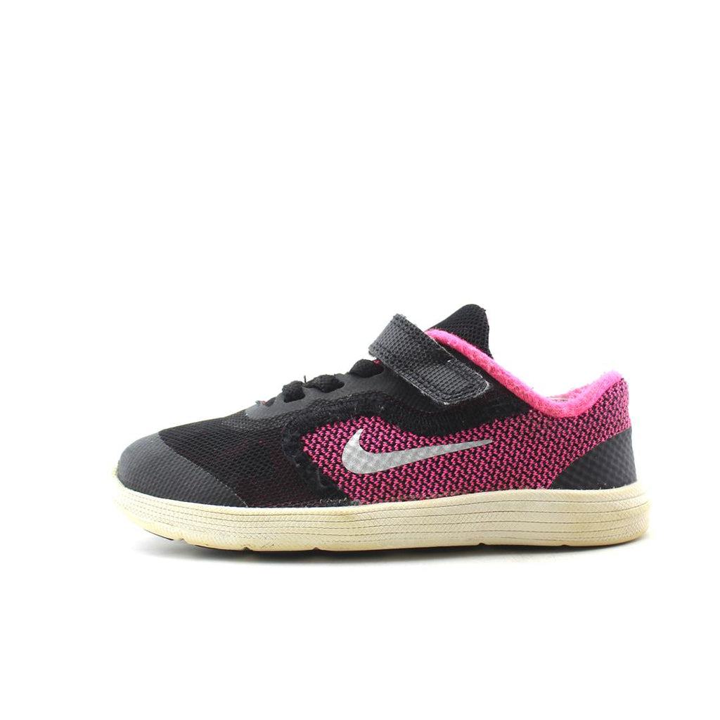 Nike Revolution 3