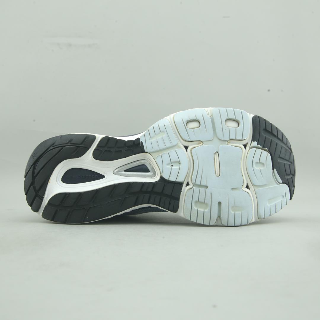 New Balance 880V9