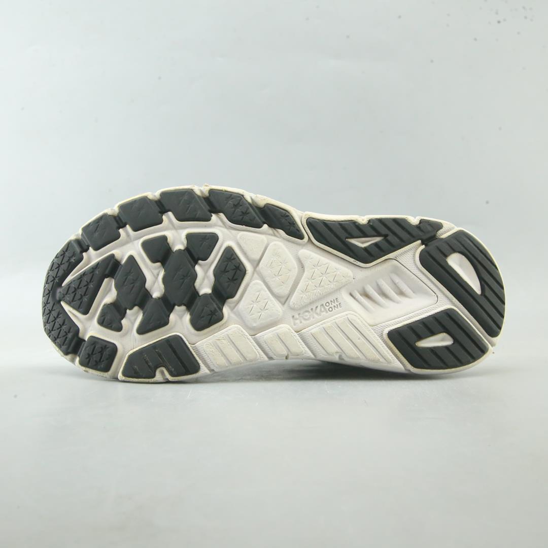 Hoka One One Arahi 6
