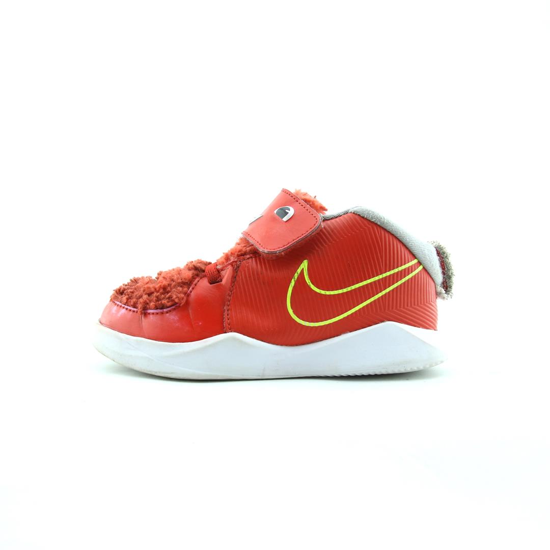 Nike Team Hustle D 9