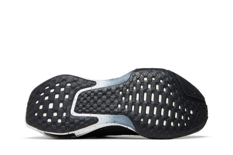 Nike ZoomX Invincible Run 3 Oreo