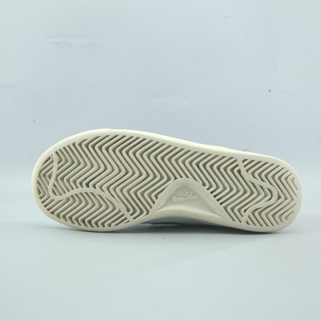 Nike Court Royale