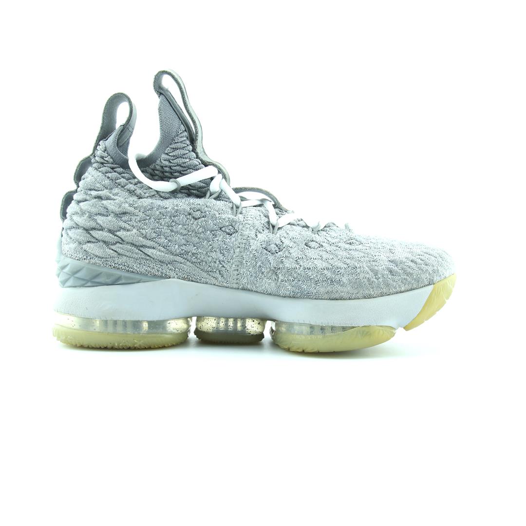 Nike Lebron 15