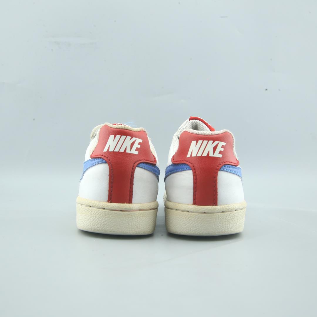 Nike Court Royale