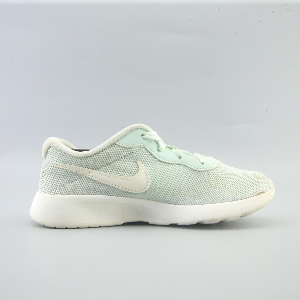 Nike Tanjun