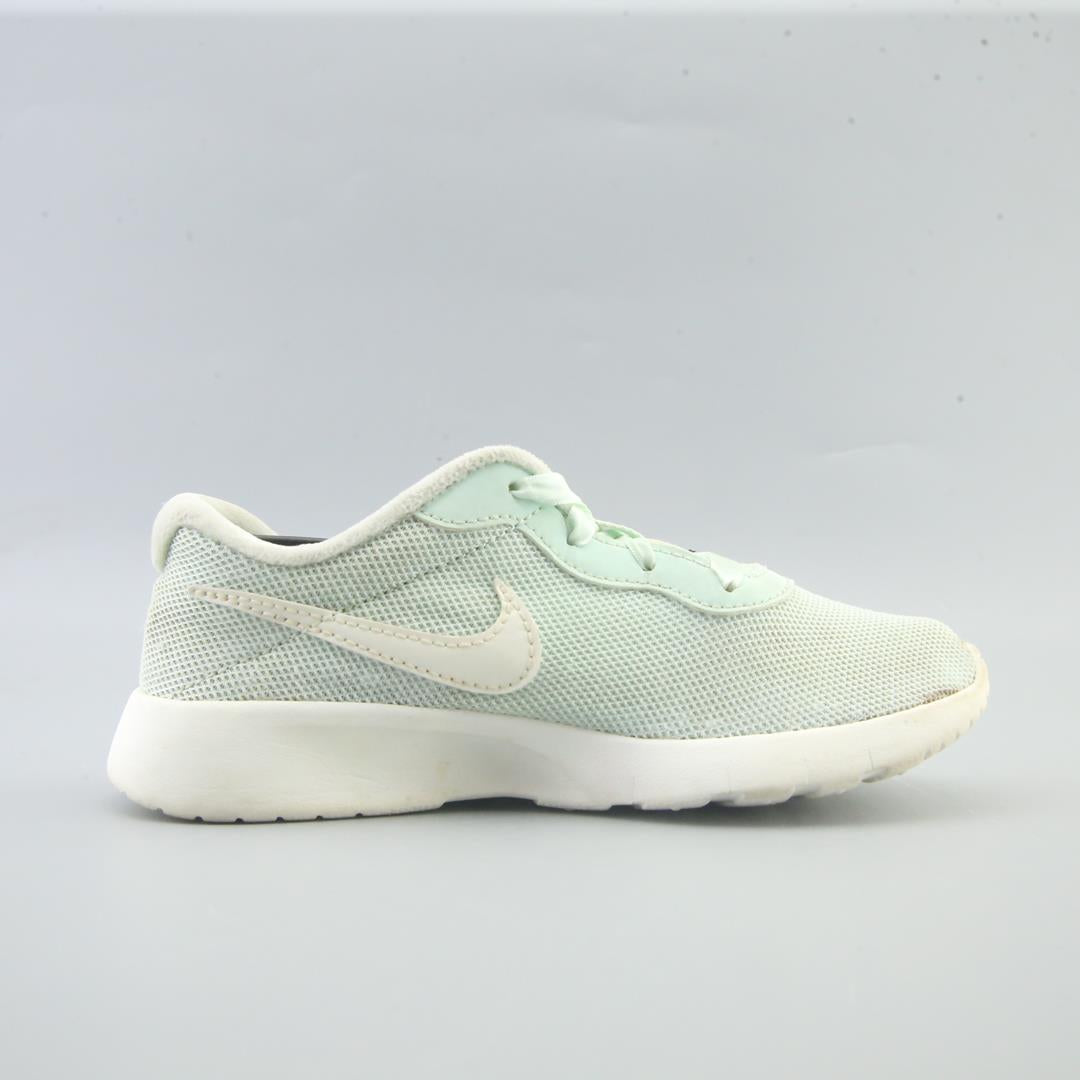 Nike Tanjun