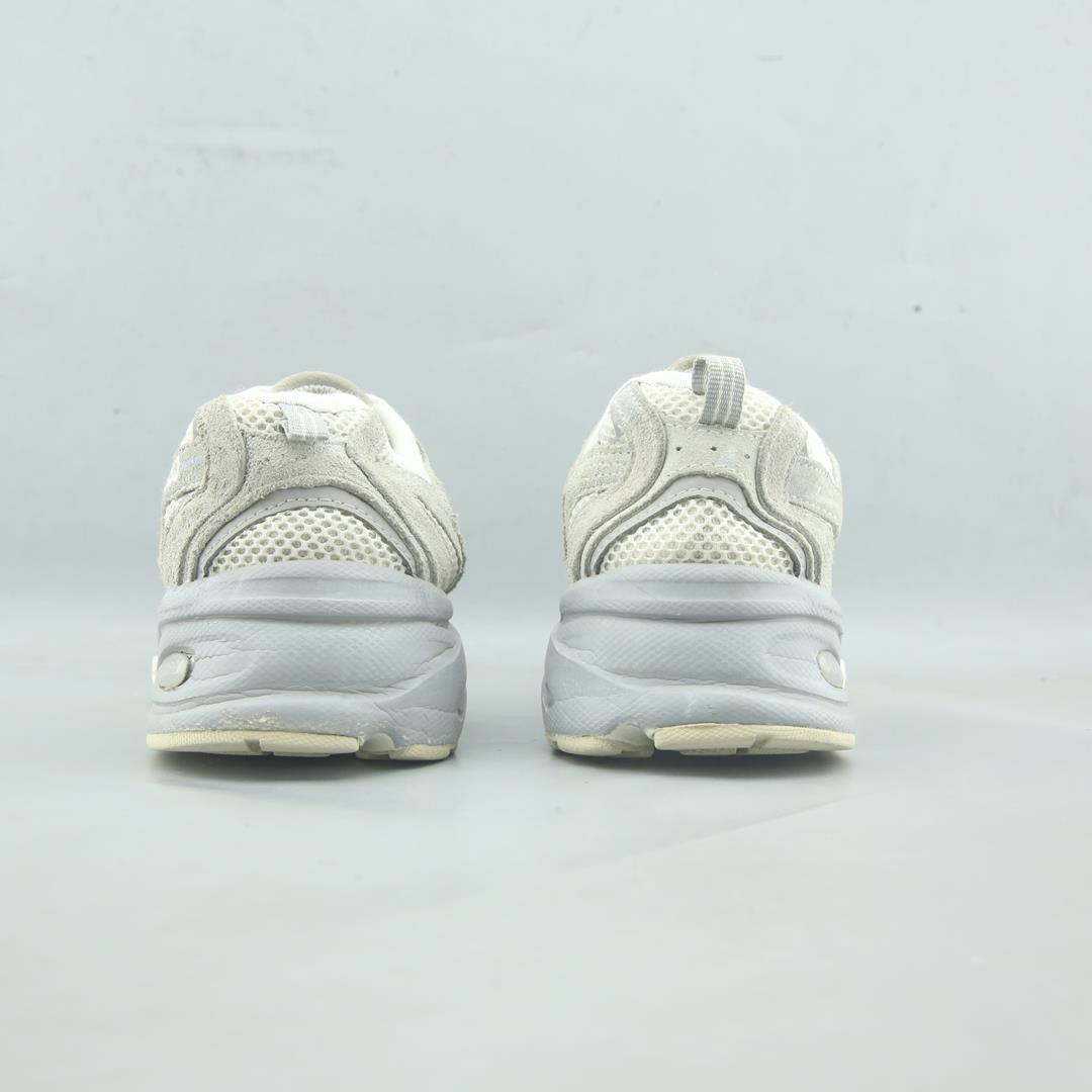 New Balance 530