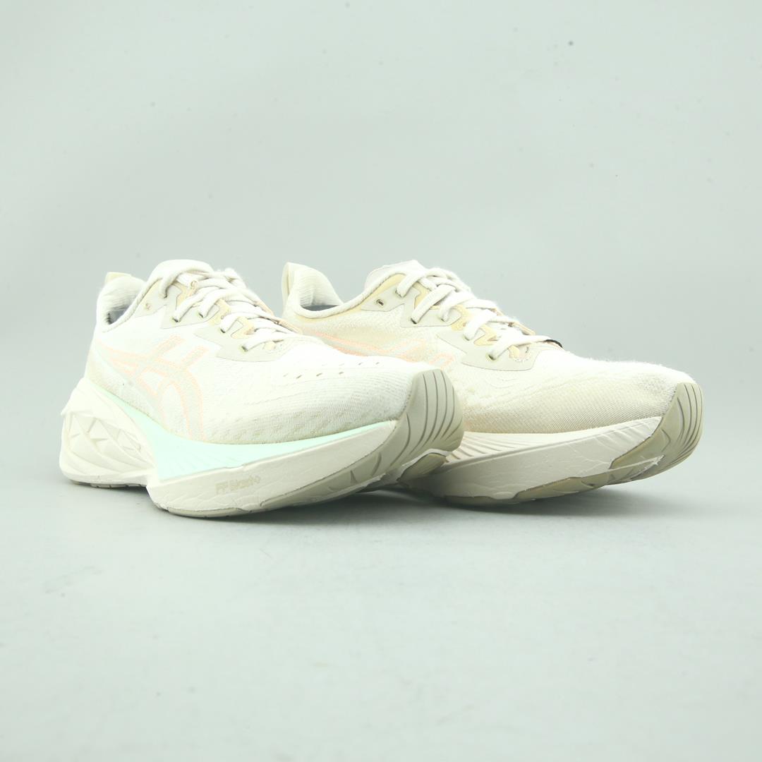Asics Novablast 4