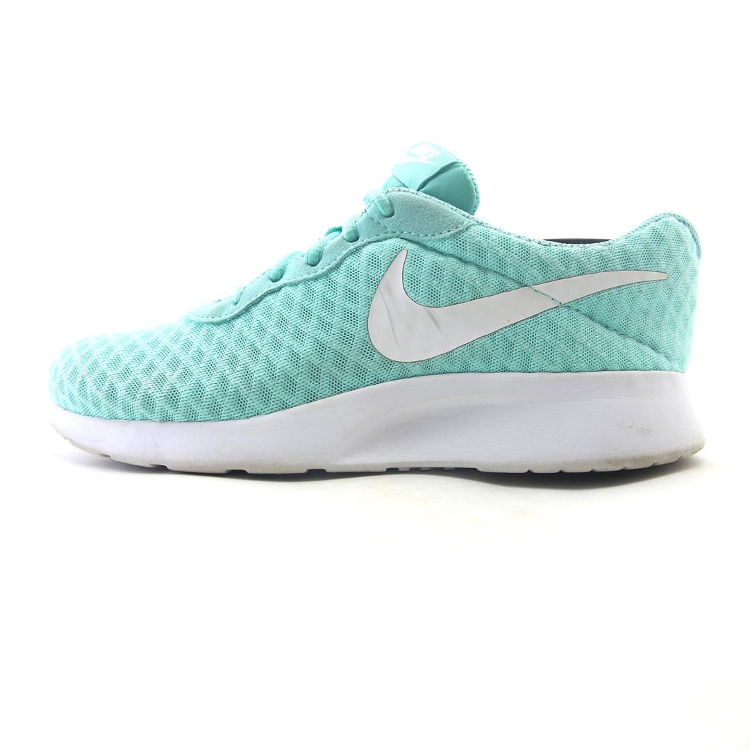 Nike Tanjun