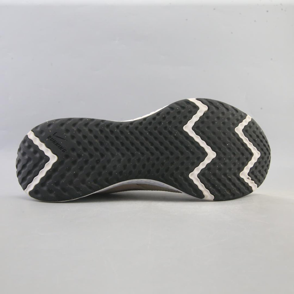Nike Revolution 5