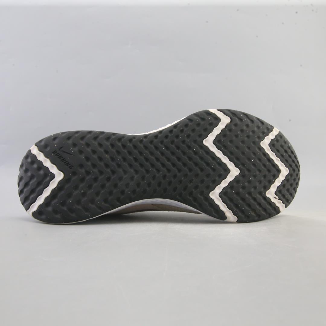 Nike Revolution 5