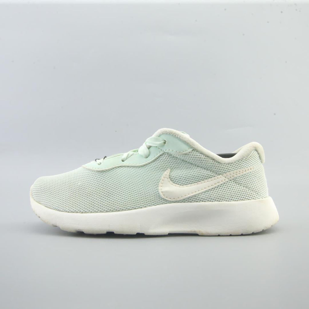 Nike Tanjun