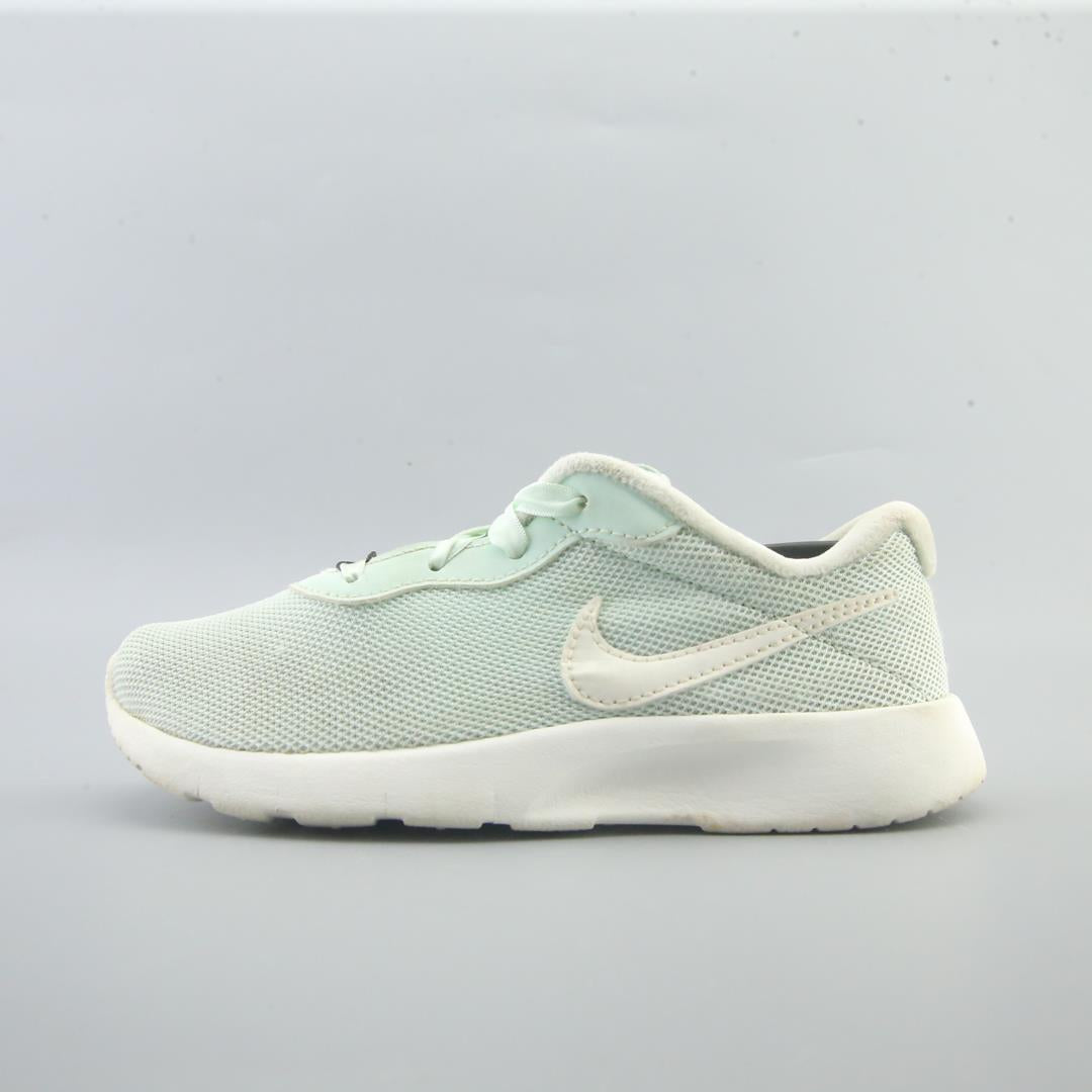 Nike Tanjun