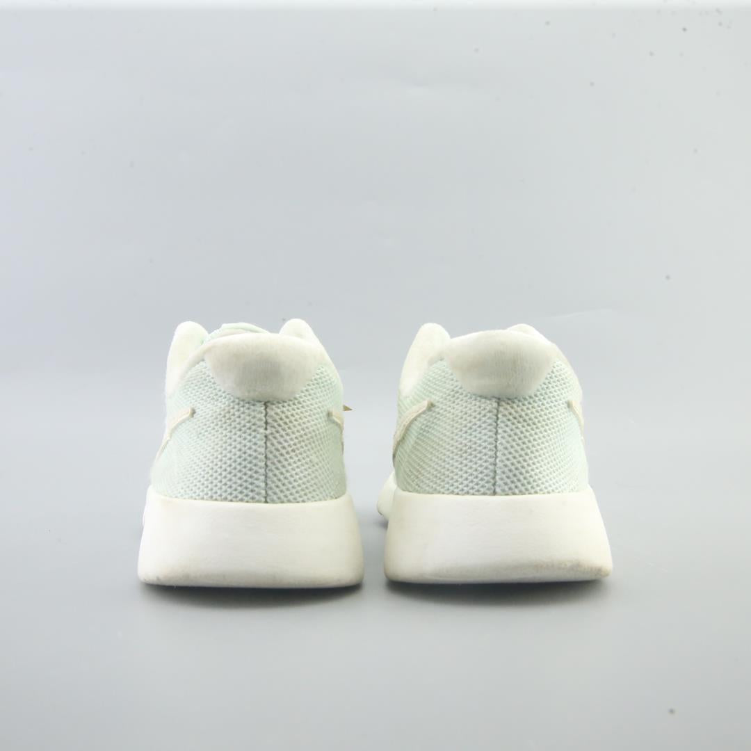 Nike Tanjun