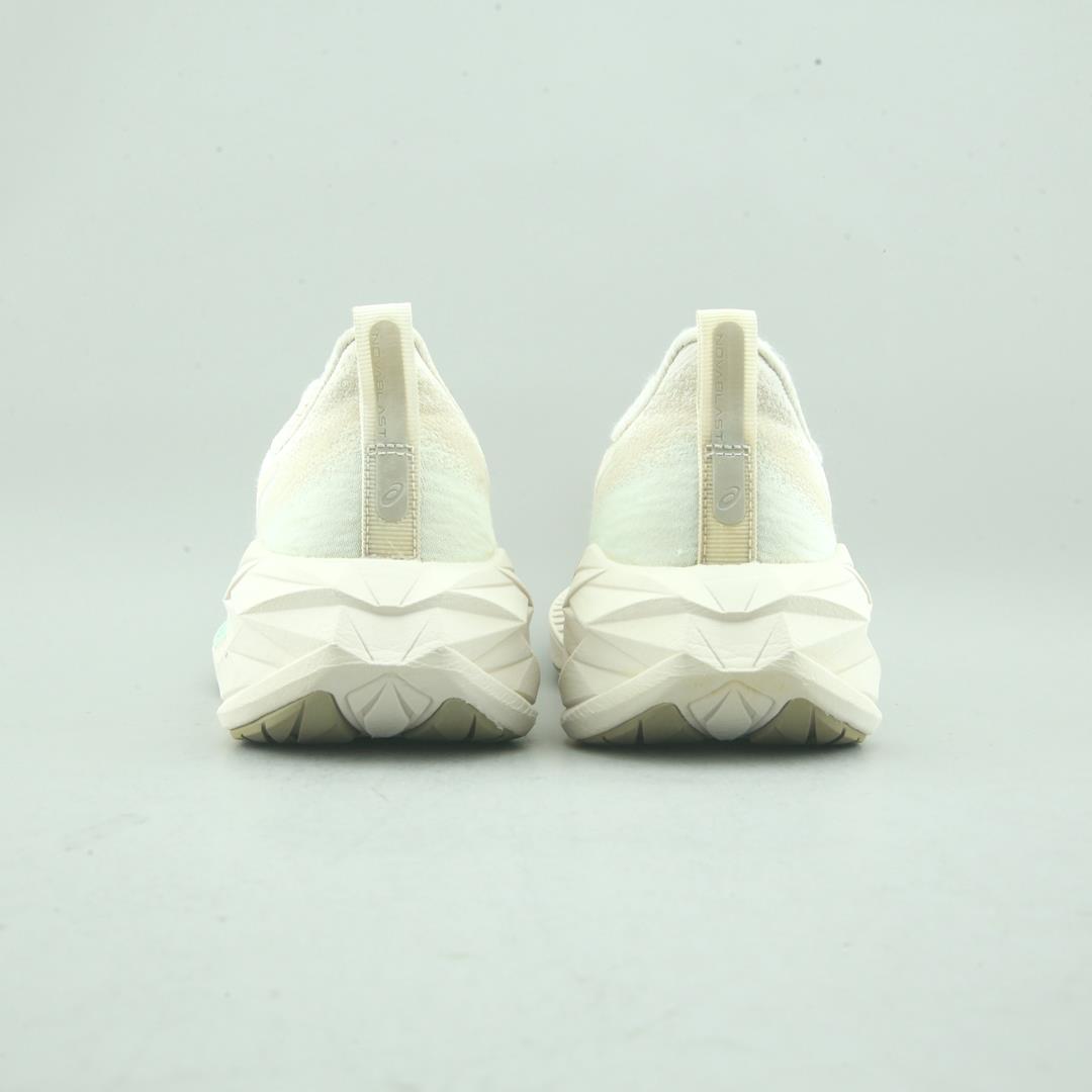 Asics Novablast 4