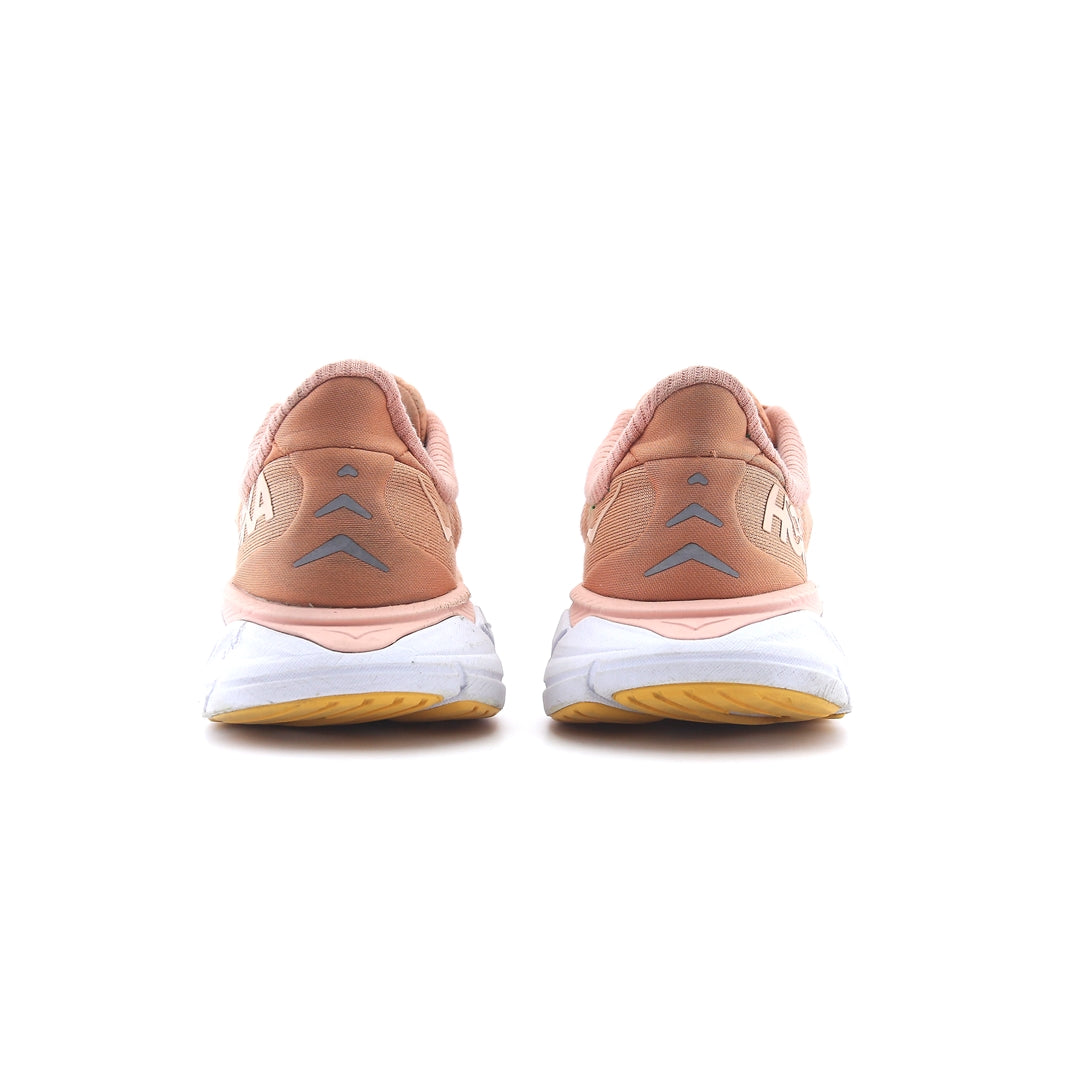 Hoka One One Arahi 6