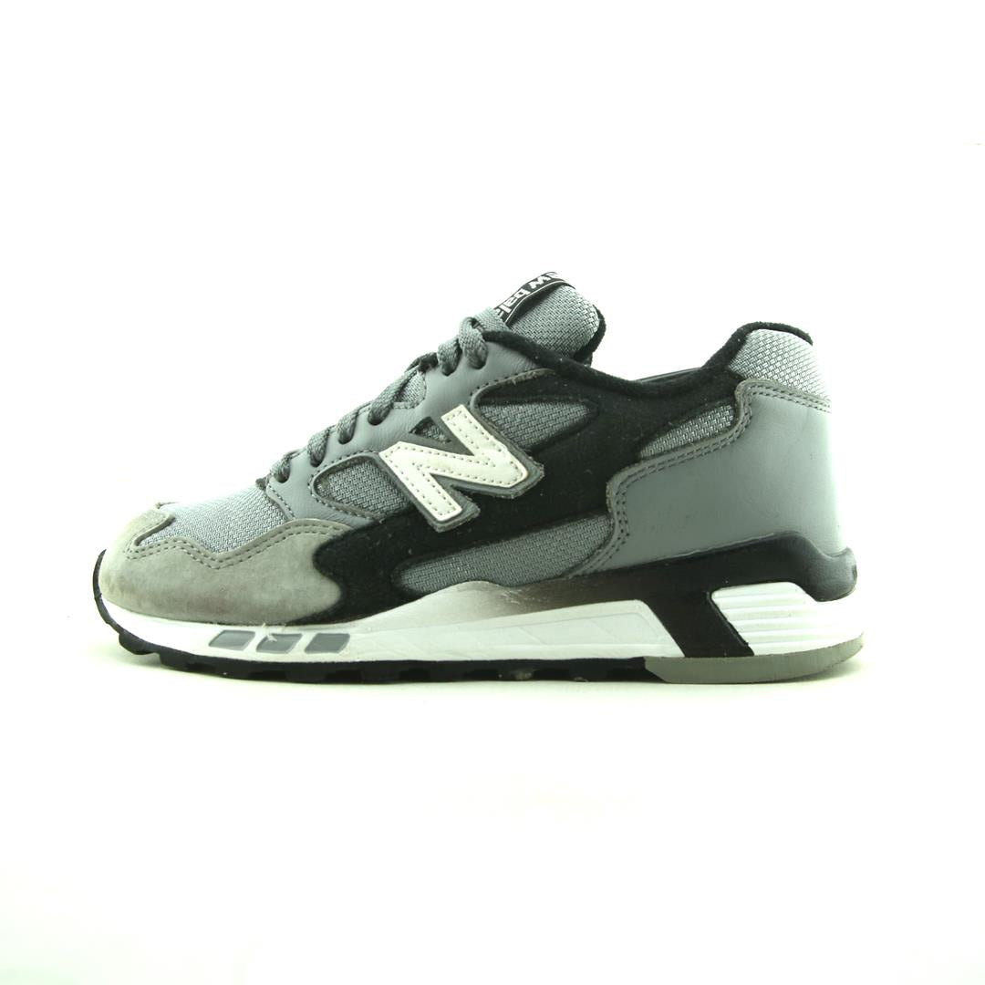 New Balance 660