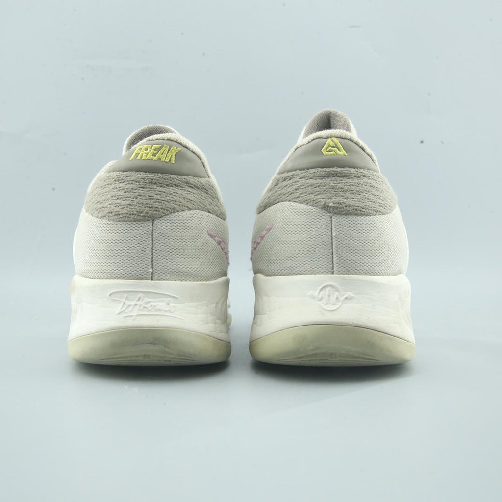 Nike Zoom Freak 4