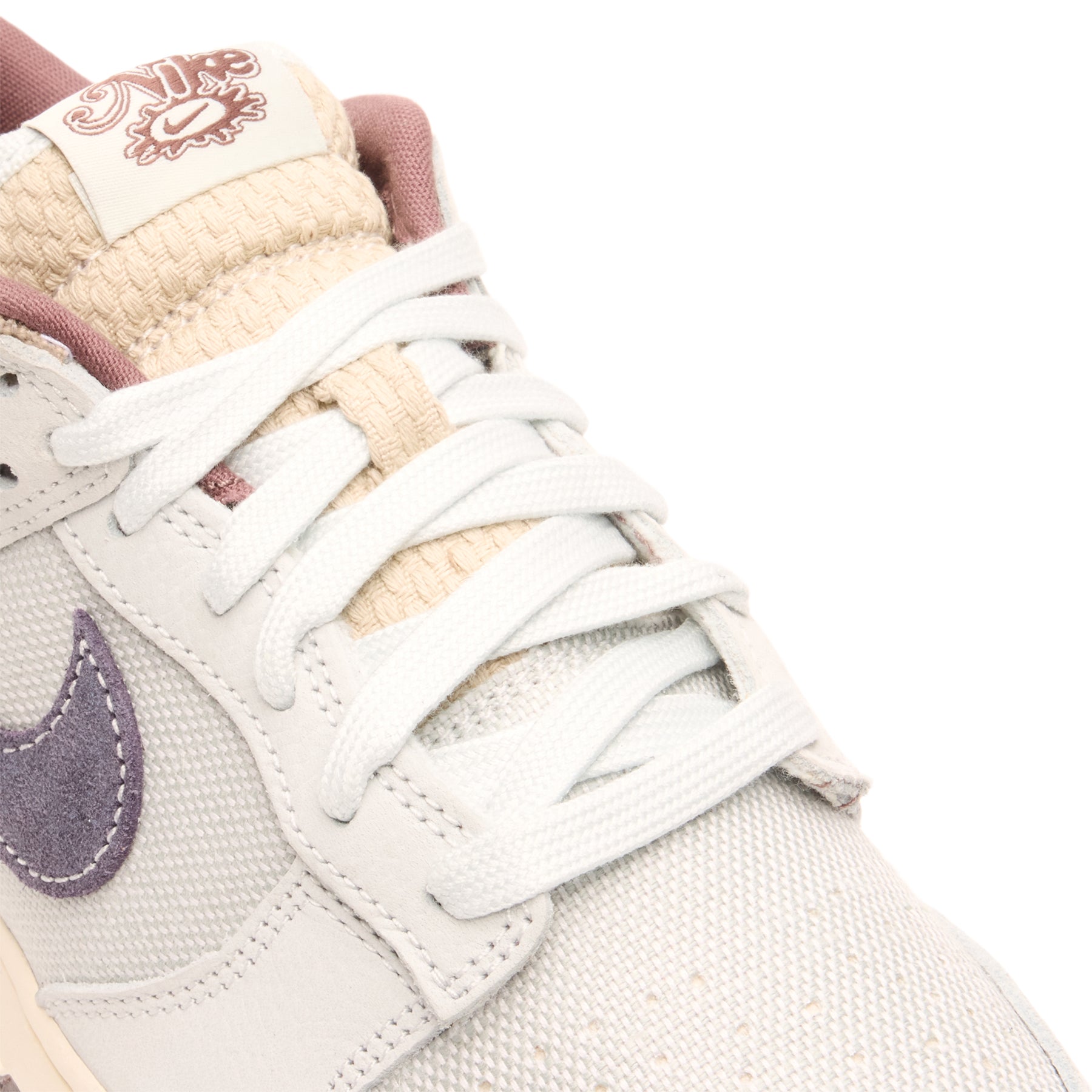 Nike Dunk Low Retro Se (Off White/Dark Raisin-Spruce Aura)
