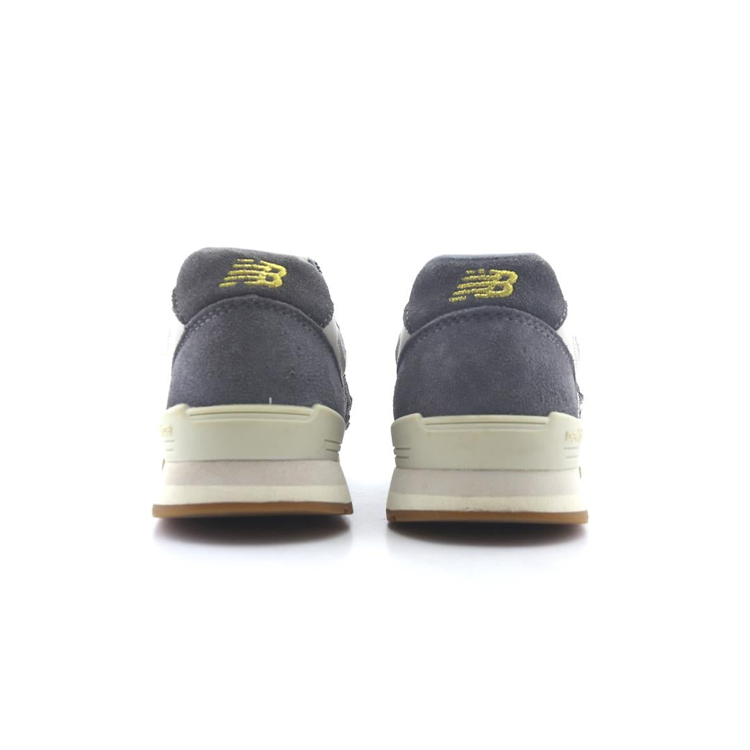 New Balance 996
