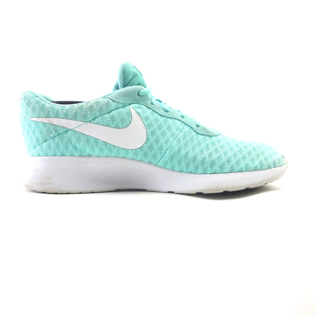 Nike Tanjun