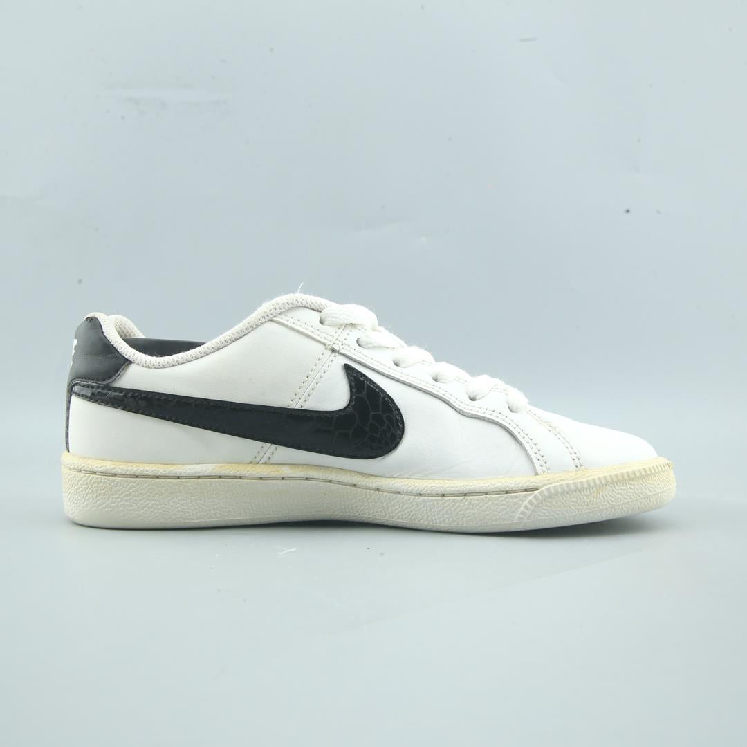 Nike Court Royale
