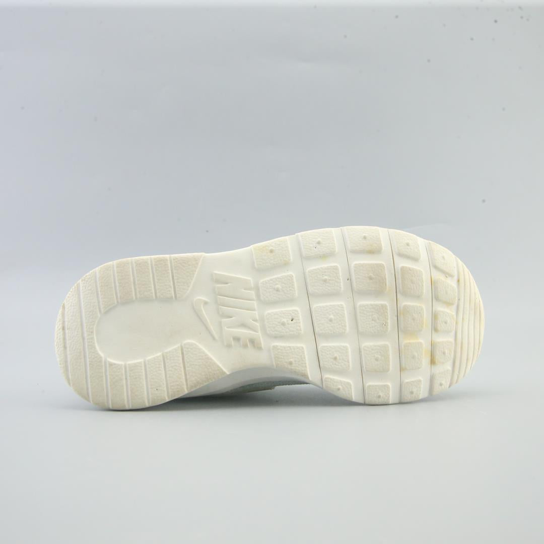 Nike Tanjun