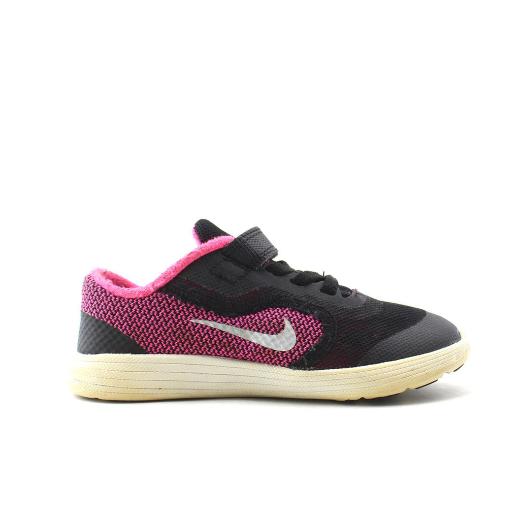 Nike Revolution 3