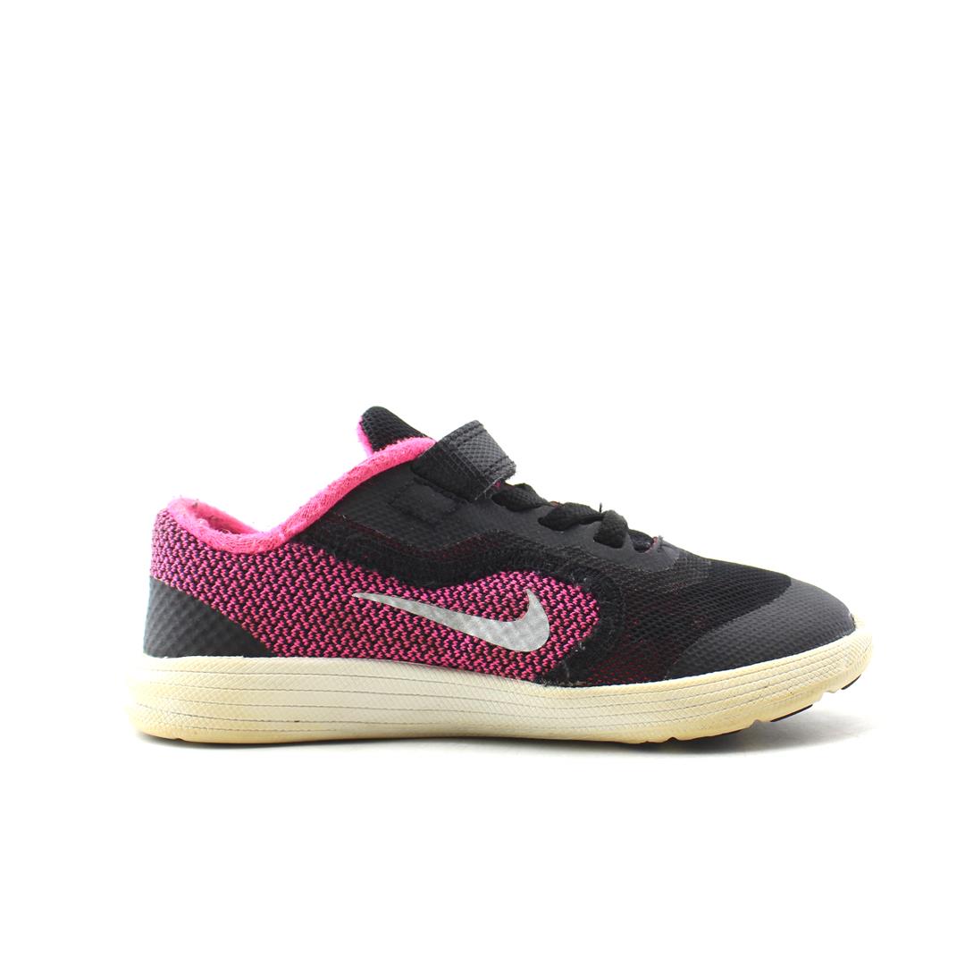 Nike Revolution 3