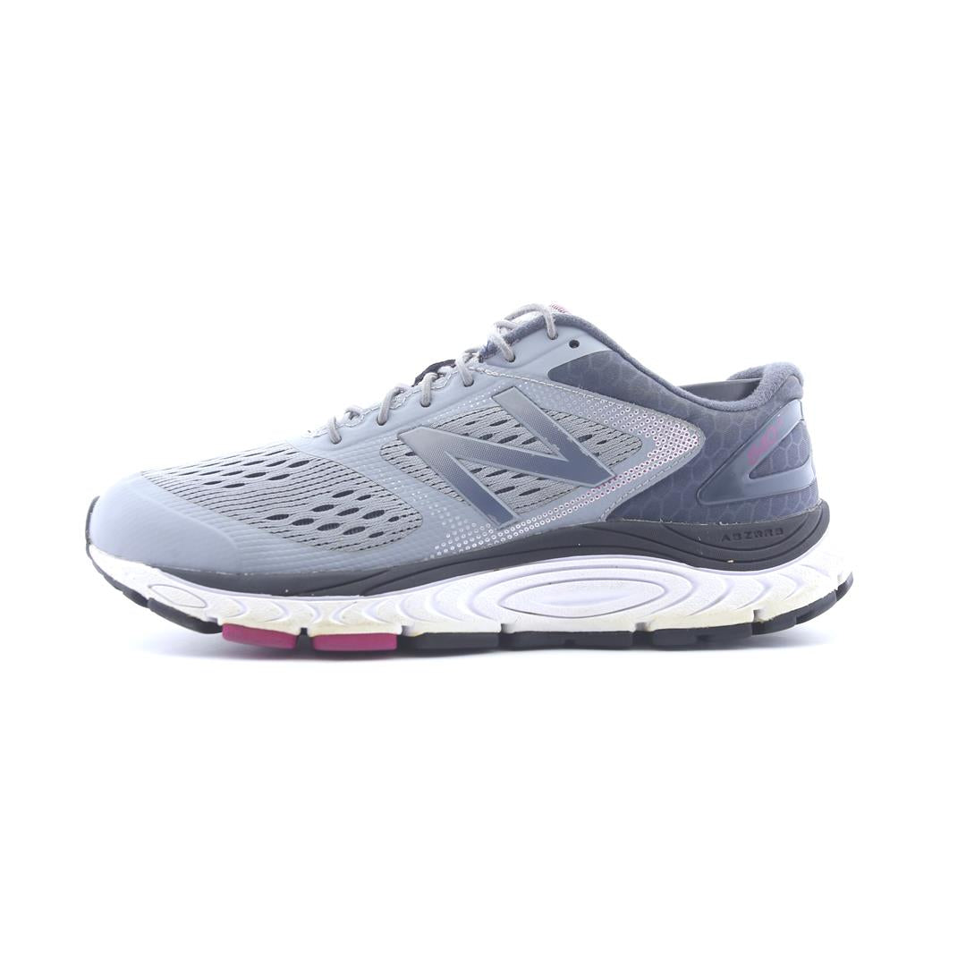 New Balance 840V4