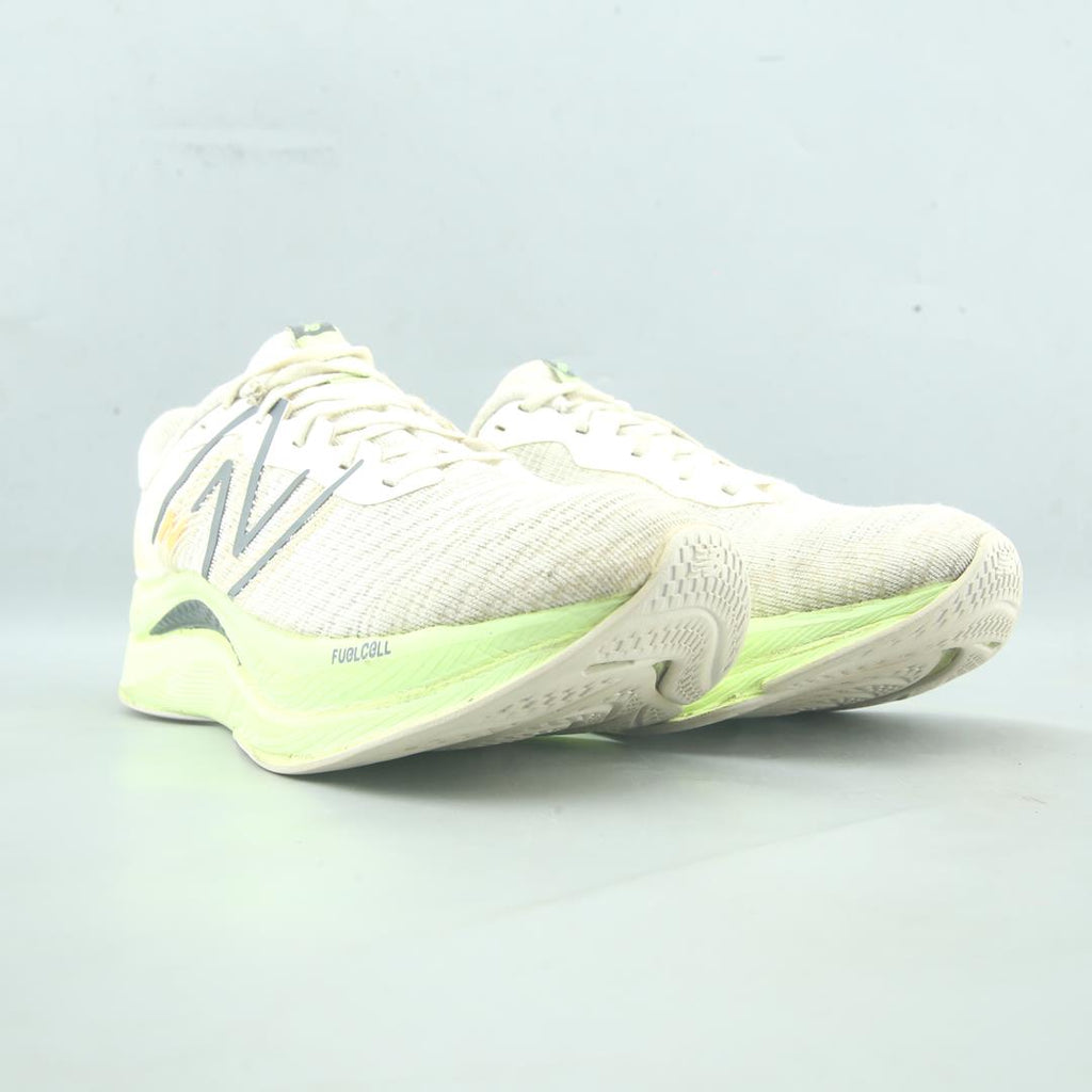 New Balance Fuelcell Propel V4