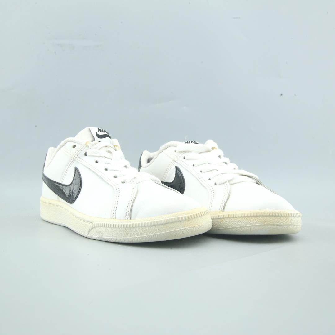 Nike Court Royale