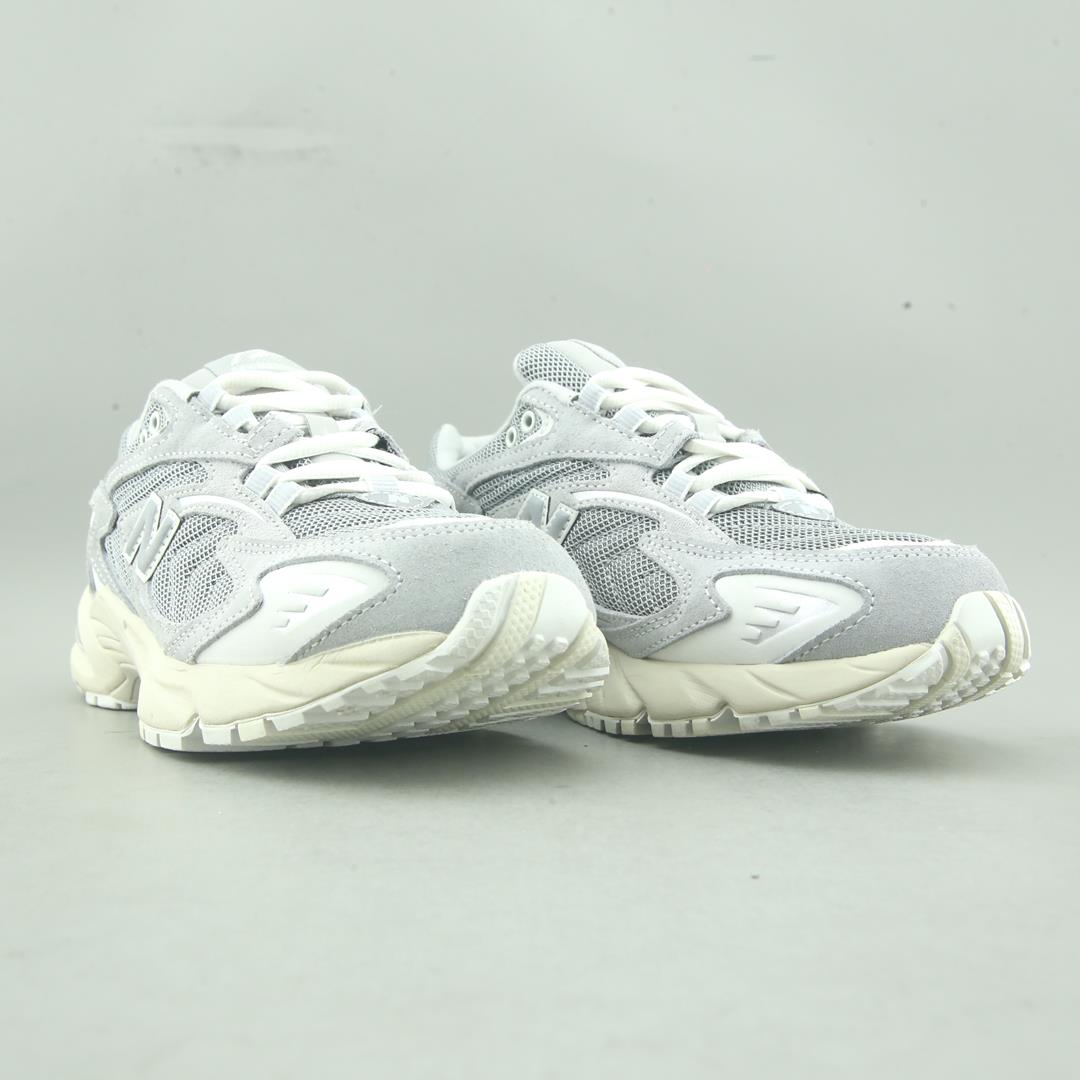 New Balance 725