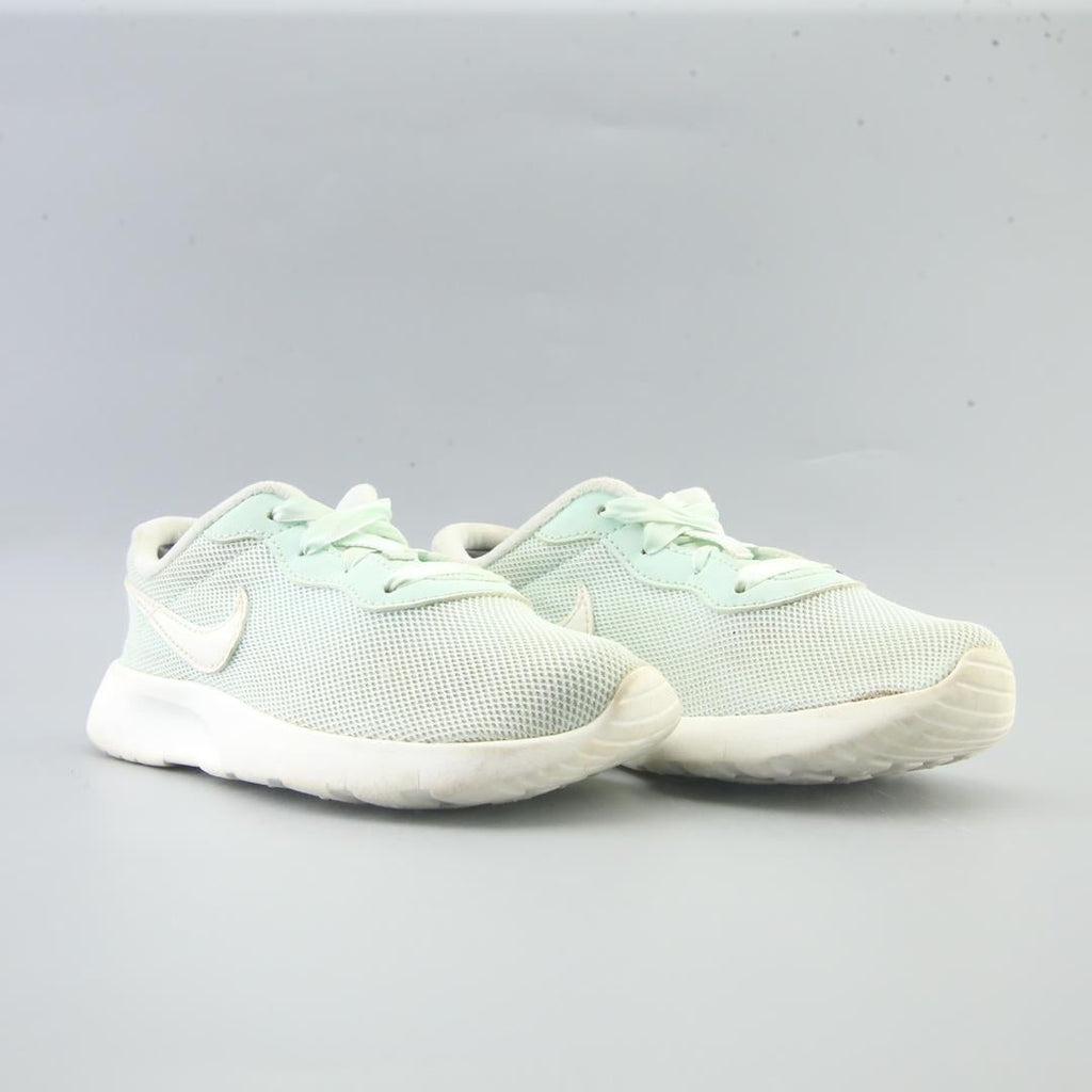 Nike Tanjun