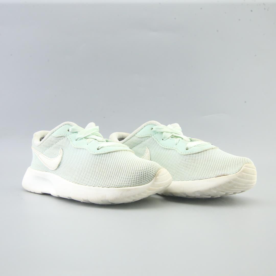 Nike Tanjun
