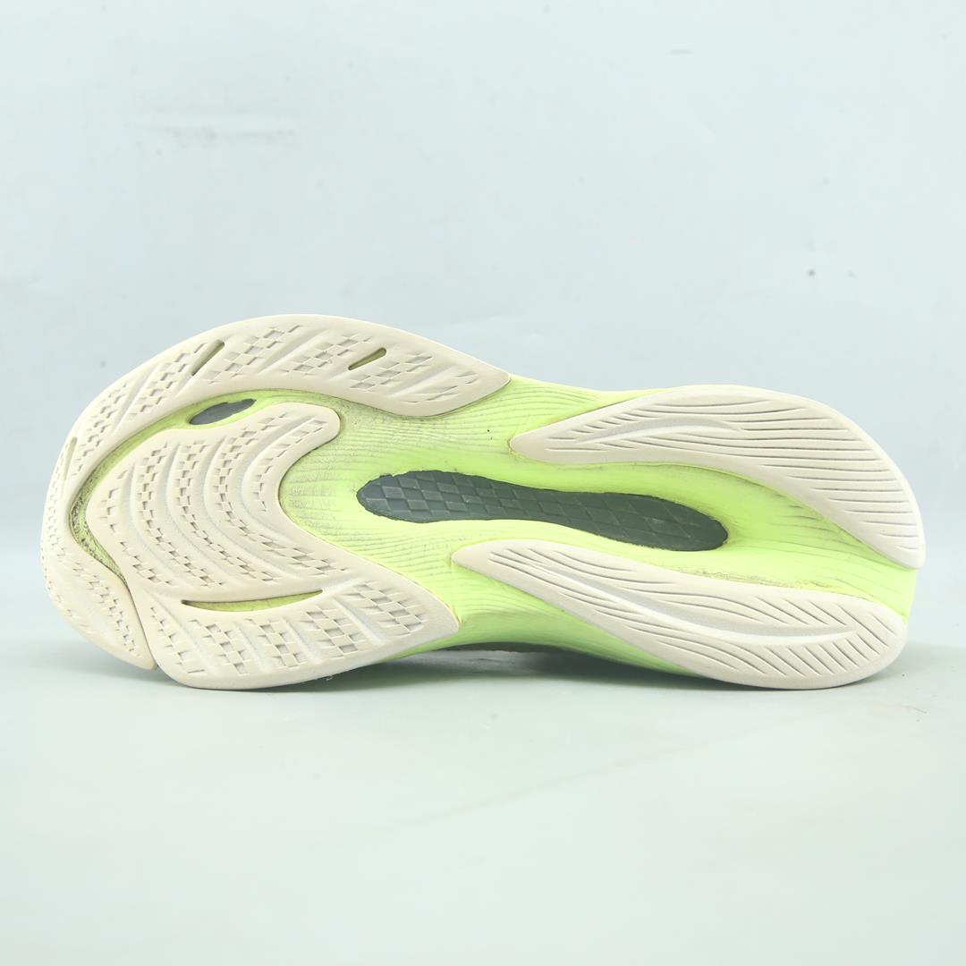 New Balance Fuelcell Propel V4