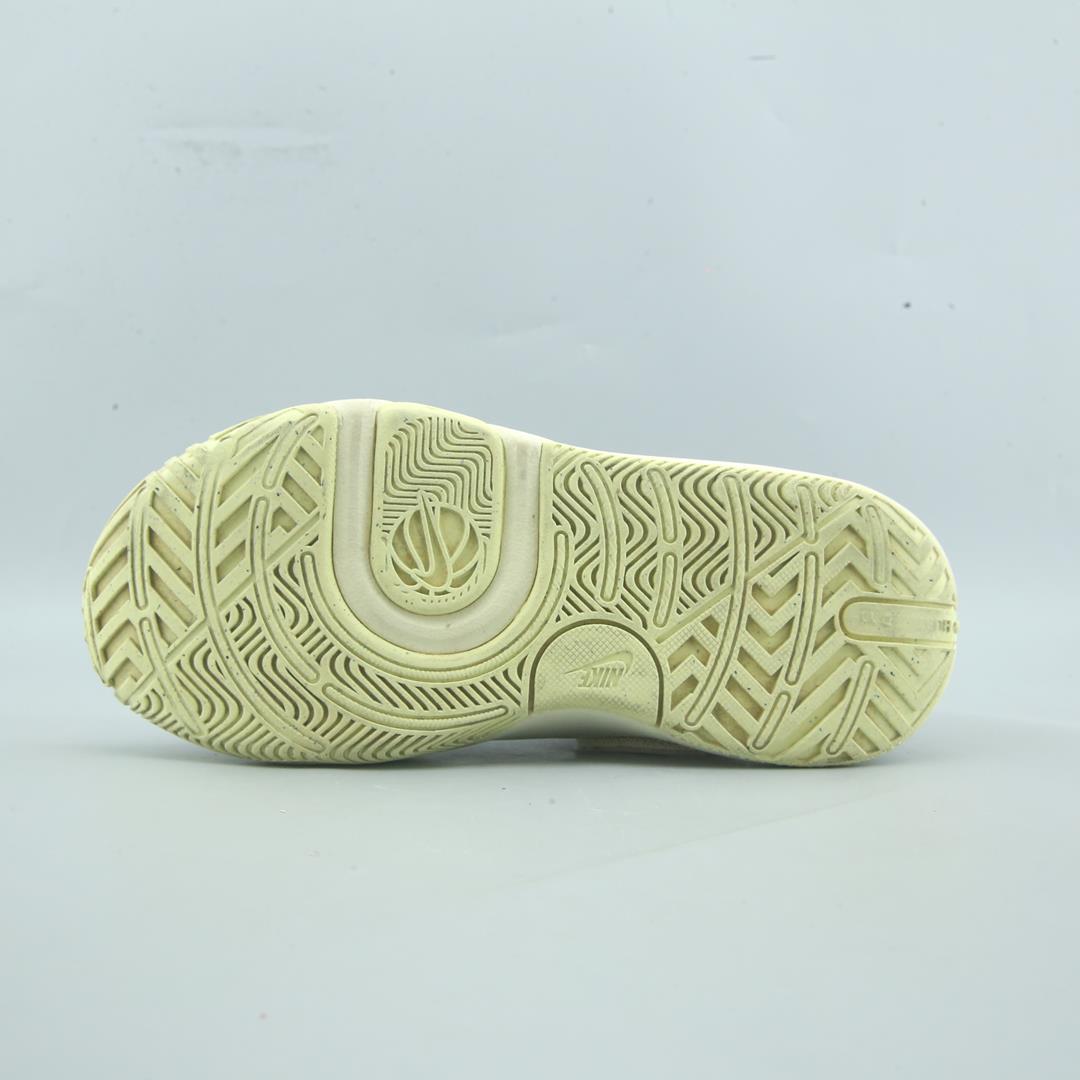 Nike Team Hustle D 11