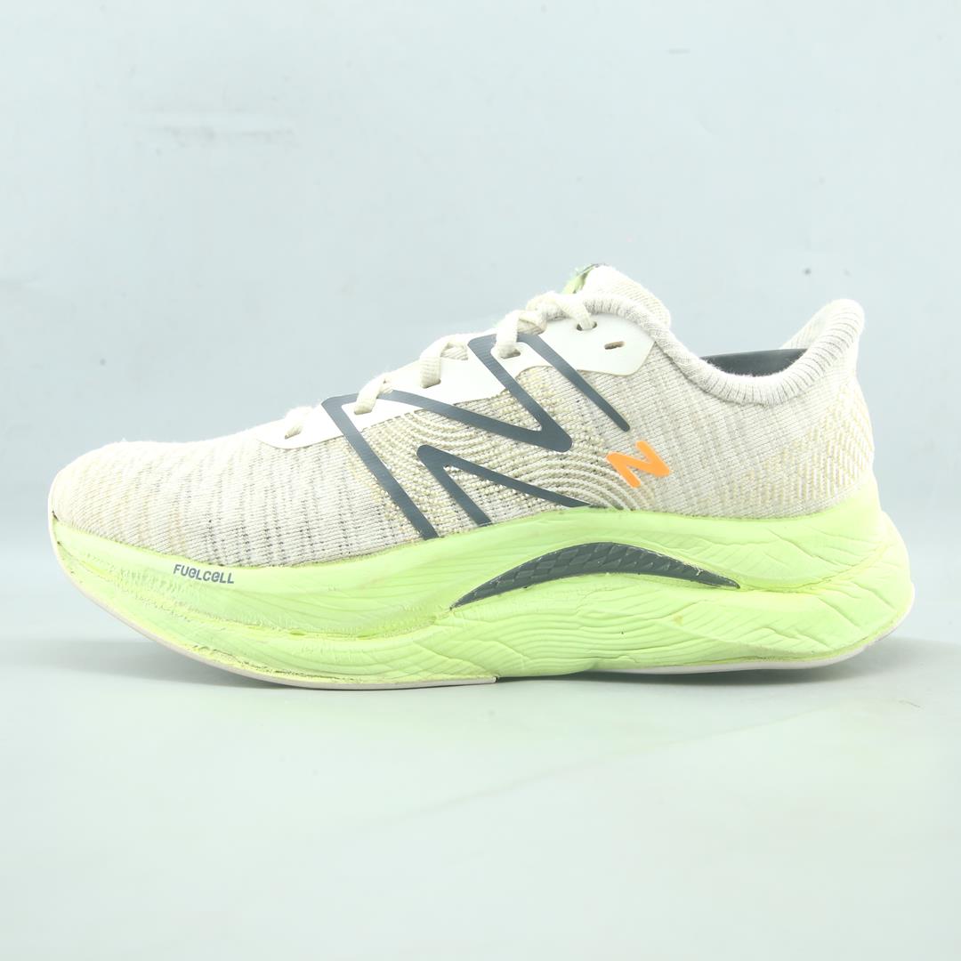 New Balance Fuelcell Propel V4