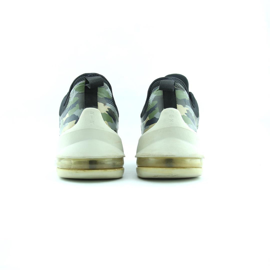 Nike Air Max Axis