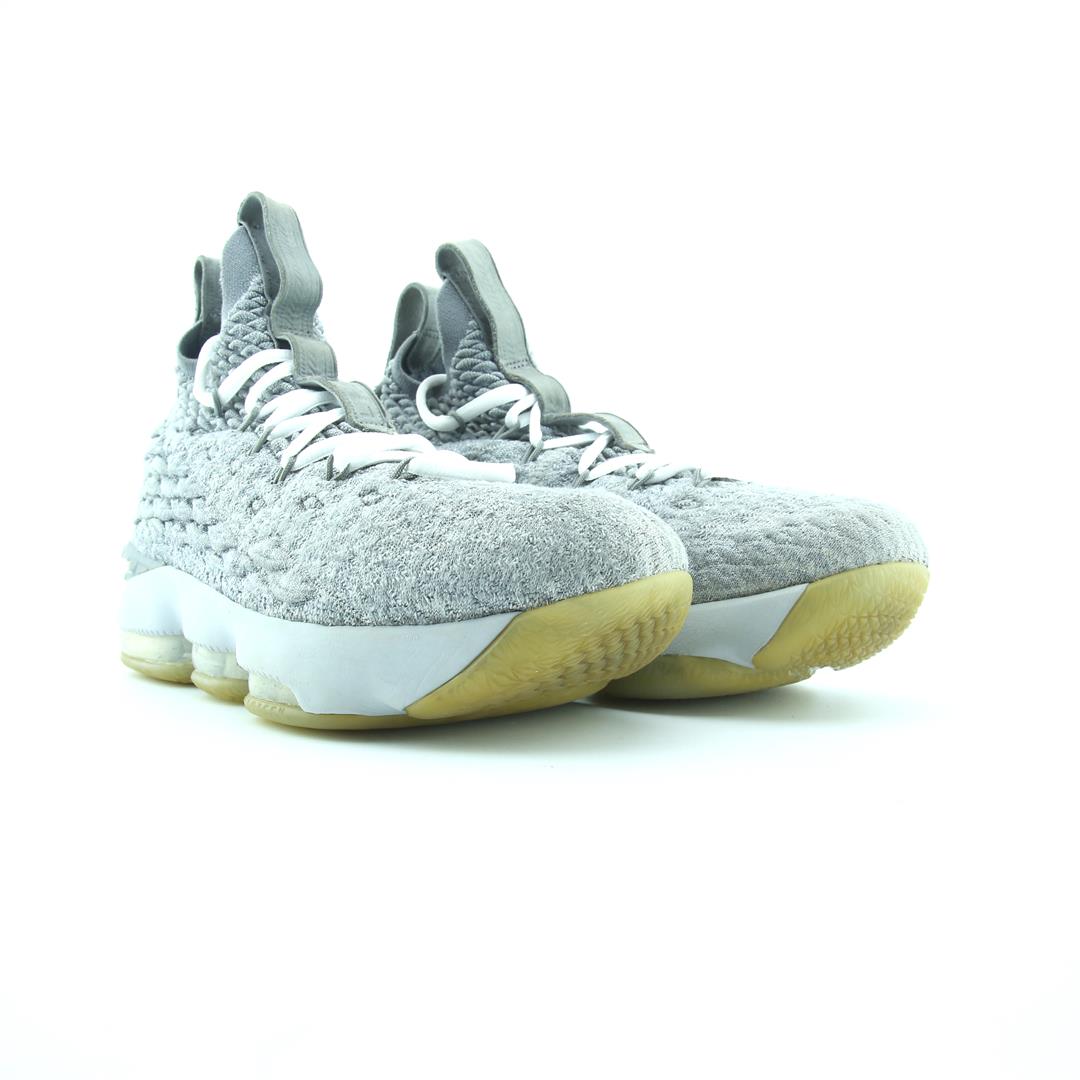 Nike Lebron 15