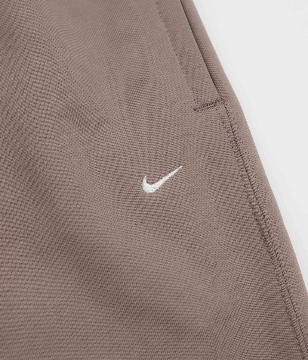 Nike Solo Swoosh Cuffed Sweatpants - Mink Brown / Mink Brown / White